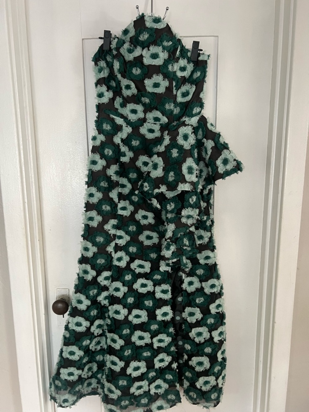 Elliatt Green Floral halter maxi dress SIZE MEDIUM. - Picture 4 of 8